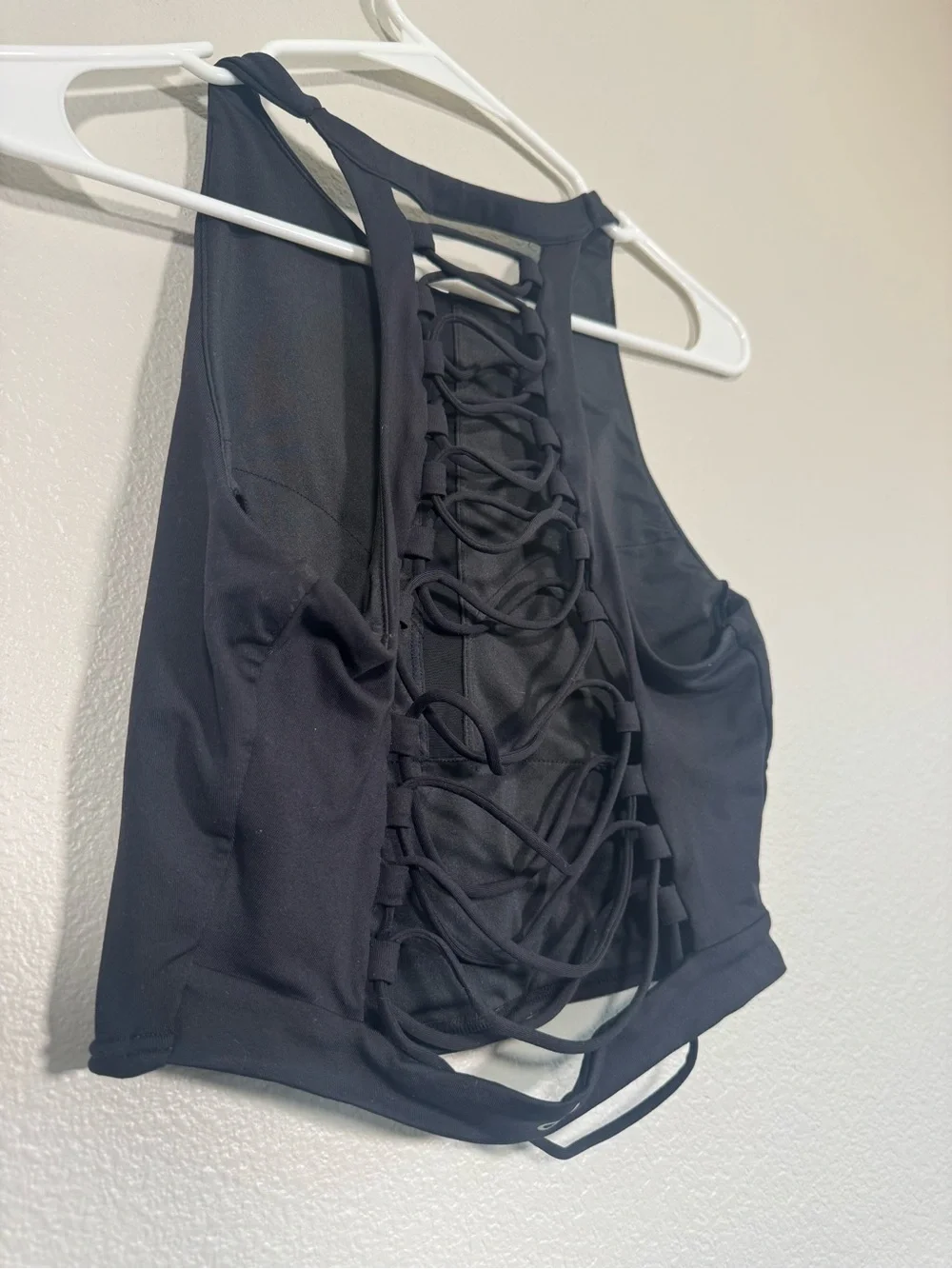 ALO Yoga Lace Up Movement Tank in Black - M